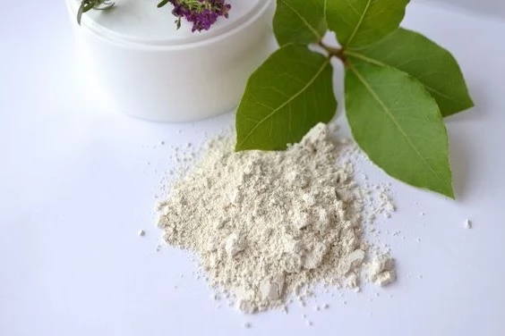 Порошок каракатицы - один из компонентов состава, что эффективно очищает зубную поверхность